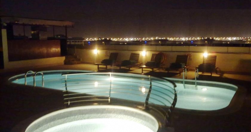 استخر هتل گرند سنترال دبی امارات متحده ی عربی