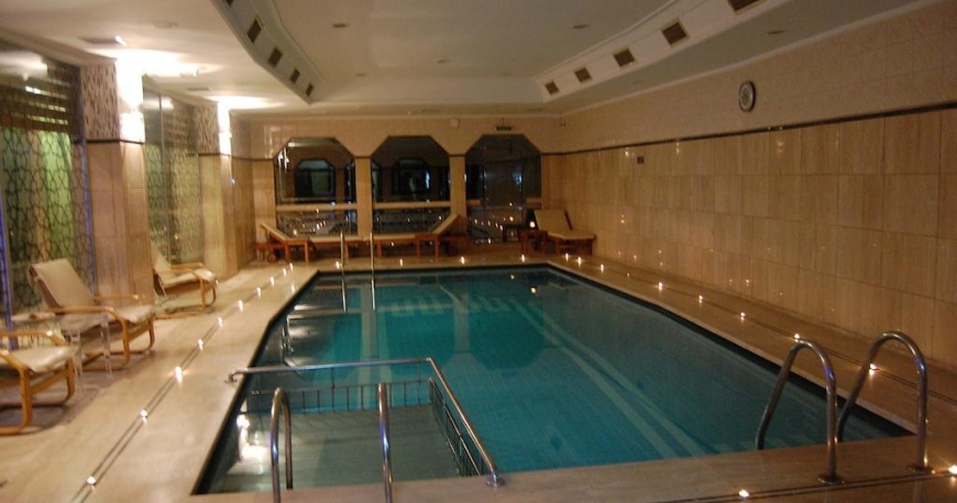 استخر هتل گرند استار بسفر استانبول
