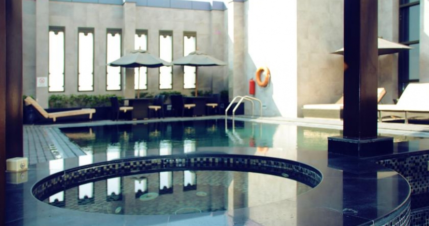 استخر هتل رین تری دبی امارات متحده ی عربی