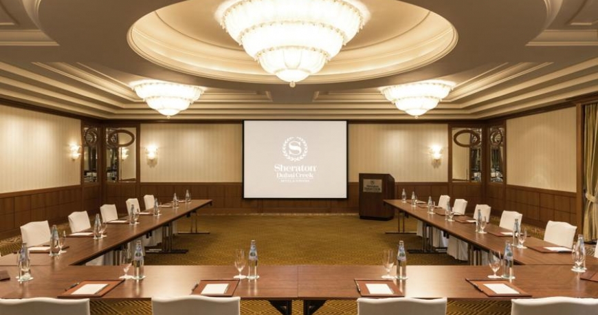 سالن کنفرانس هتل شرایتون دبی کریک دبی امارات متحده ی عربی