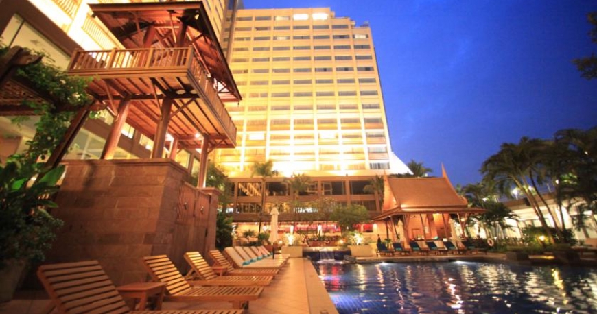 استخر هتل رامادا پلازا بانکوک