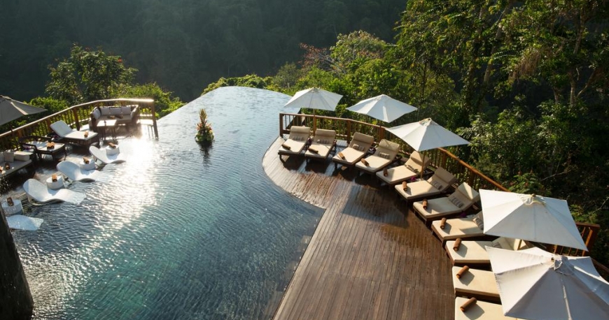 استخر هتل هنگینگ گاردنز بالی