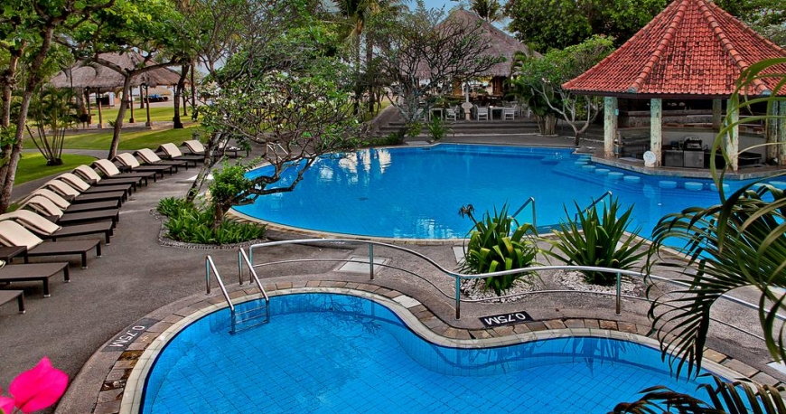 استخر هتل سول بیچ هاوس بنوا بالی