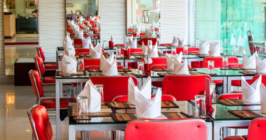 رستوران هتل پاتونگ هالیدی پوکت تایلند