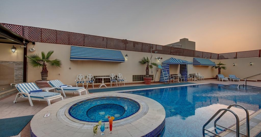 استخر هتل نیهال پالاس دبی